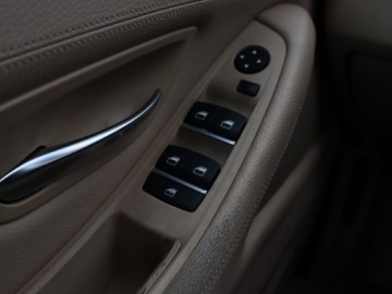 BMW Seria 5 F10-F11 Limuzyna 520d 184KM 2012 BMW 5 520d, 181 KM, Automat, Skóra, Navi, Xenon, zdjęcie 16