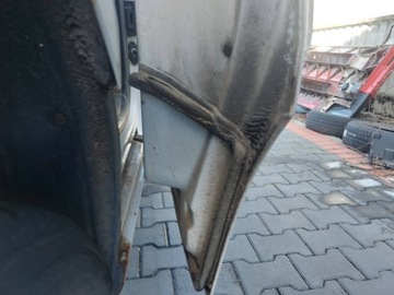 DVEŘE KOMPLETNÍ PRAVÝ ZADNÍ PRZEWSOWNE VOLKSWAGEN CADDY III LB9A