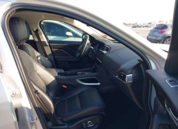 Jaguar F-Pace 2020 Jaguar F-Pace 2020, 2.0L, 4x4, PRESTIGE, po gradobiciu 2.0 Benzyna 296KM, zdjęcie 9