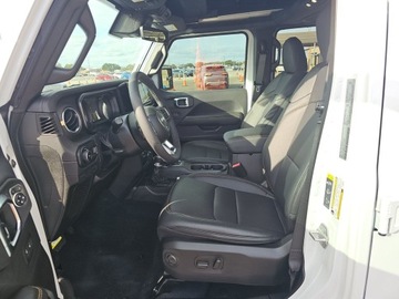 Jeep Wrangler IV 2025 Jeep Wrangler Sahara Convertible 2025 3.6 Benzyna 285KM, zdjęcie 11