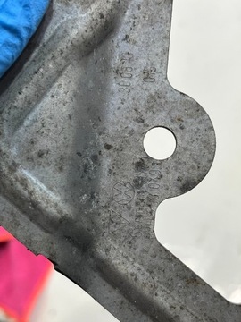 DRŽÁK KRYTY KOLEKTORU PORSCHE CAYENNE II 7P5 03H253049