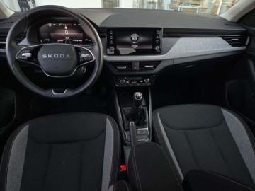 Skoda Scala Hatchback Facelifting 1.0 TSI 115KM 2025 Skoda Scala Selection, grzana kierownica,kamera cofaniaPLsalon,FAV23 115KM, zdjęcie 6