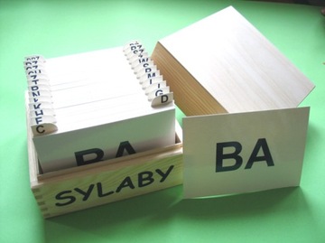 SYLABY KARTY LOGOPEDYCZNE + PUDEŁKO Z DREWNA NOWE