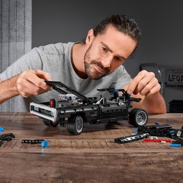 НАБОР ЗАРЯДНОГО УСТРОЙСТВА DODGE LEGO TECHNIC DOM'S 42111