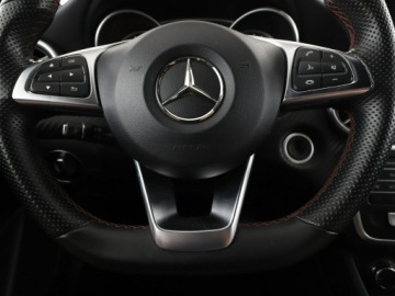Mercedes Klasa A W176 Hatchback 5d Facelifting 180 122KM 2017 Mercedes A 180 AMG-line auto klima pdc navi, zdjęcie 20