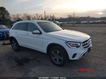 Mercedes GLC C253 2020 Mercedes-Benz GLC 2020 r., 2,0L 300 4 MATIC 2.0 Benzyna 255KM, zdjęcie 2