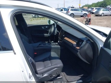 Volvo XC60 II 2022 Volvo XC 60 2022 Volvo XC60 B5 AWD Momentum 2.0 Benzyna 247KM, zdjęcie 4