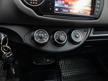 Toyota Yaris III Hatchback 5d Facelifting 1.33 Dual VVT-i 99KM 2016 TOYOTA Yaris 1.33 Premium Hatchback 99KM 2016, zdjęcie 16