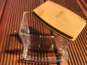 КОНТЕЙНЕР ДЛЯ КОСМЕТИЧЕСКИХ СРЕДСТВ ДЛЯ УШЕЙ