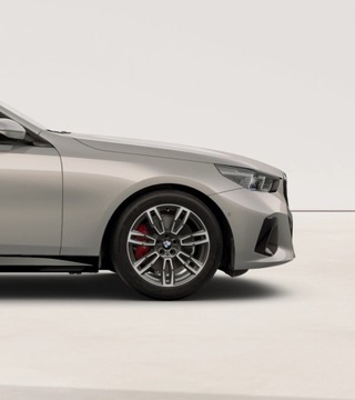 BMW Seria 5 G90-91 Touring 2.0 520d 197KM 2025 BMW 520 BMW 520d xDrive M Pro Iconic Glow Harmann/, zdjęcie 4