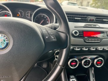 Alfa Romeo Giulietta Nuova II Hatchback 5d 1.4 TB 16v Mair 170KM 2011 Alfa Romeo Giulietta LEDY KLIMATYZACJA EL.SZYBY GRZANE FOTELE TEMPOMAT E.L, zdjęcie 15