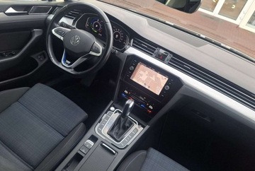 Volkswagen Passat B8 GTE Variant Facelifting 1.4 TSI Plug-In-Hybrid 218KM 2021 Volkswagen Passat Variant GTE ASO 1.4TSI 218KM bezwyp. pakiety AppConnect, zdjęcie 9