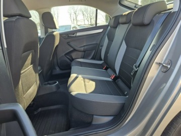 Skoda Rapid II Liftback Facelifting 1.0 TSI 110KM 2017 Škoda RAPID Skoda RAPID 1,0 benzyna 110KM salon, zdjęcie 5