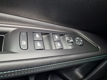 Peugeot 3008 II Plug-In Hybrid Facelifting 1.6 HYBRID 225KM 2023 Peugeot 3008 hybrid, zdjęcie 35