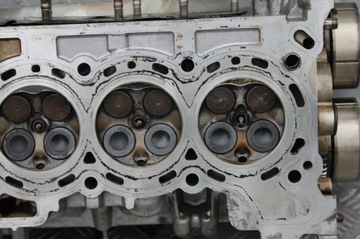 HLAVA MOTORU HŘÍDELE VAČKY(ROZVODU) 110425271R NISSAN PULSAR 1.2 DIG-T