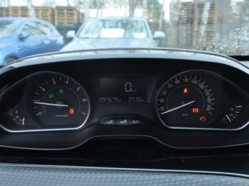 Peugeot 208 I Hatchback 5d Facelifting 1.2 PureTech 82KM 2016 Peugeot 208 1.2 PureTech, Navi, Klima, Tempomat, zdjęcie 10