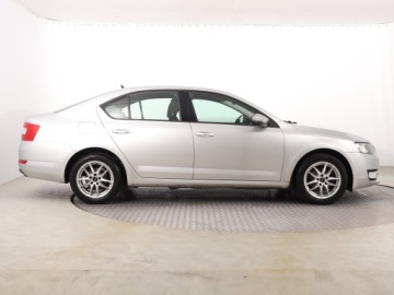 Skoda Octavia III Liftback 1.6 TDI 90KM 2016 Skoda Octavia 1.6 TDI, Navi, Klima, Klimatronic, zdjęcie 5