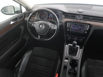 Volkswagen Passat B8 Variant 1.8 TSI BlueMotion Technology 180KM 2017 VW Passat 1.8 TSI, Salon Polska, Serwis ASO, zdjęcie 6