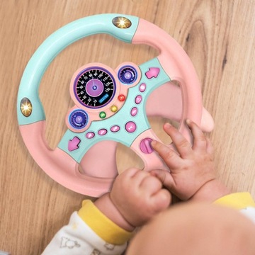 Дети играют с игрушечным рулем в бас-мюзикле Pink.