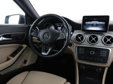 Mercedes CLA C117 Shooting Brake 1.6 200 156KM 2016 Mercedes CLA 200 FV23 Shooting Brake Urban Navi, zdjęcie 15