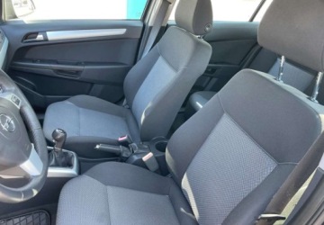 Opel Astra J Hatchback 5d 1.6 Twinport ECOTEC 115KM 2009 Opel Astra Opel Astra 1.6 Benzyna 115KM, zdjęcie 15