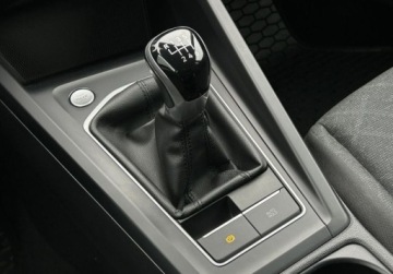 Volkswagen Golf VII Hatchback 5d Facelifting 1.5 TSI BMT 130KM 2020 Volkswagen Golf Life Pakiety, ACC, ergoActive z masazem, Kamera, Indukcja, zdjęcie 22