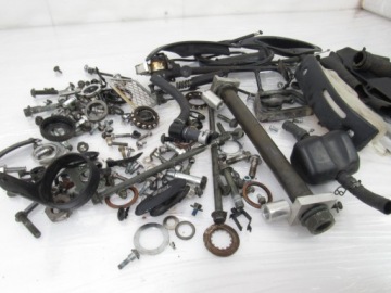 Болты + ось + лапка и т.д. Yamaha R-6, 01r RJ03