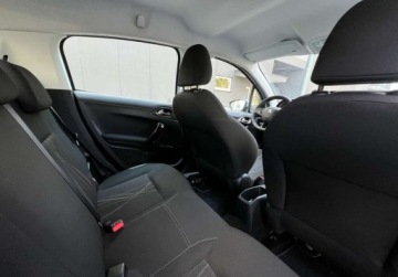 Peugeot 208 I Hatchback 3d 1.2 VTI 82KM 2013 Peugeot 208 Czujniki Kamera niski przebieg Warszawa 1.2 Benzyna 82KM, zdjęcie 7