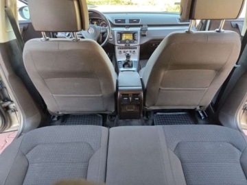 Volkswagen Passat B7 Variant 2.0 TDI CR DPF BlueMotion 140KM 2012 Volkswagen Passat Nawigacja Podgrzewane Fotele Czujniki Parkowania 2.0, zdjęcie 24