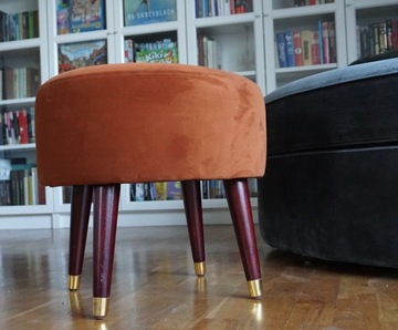 Стилизованный пуф середины века.