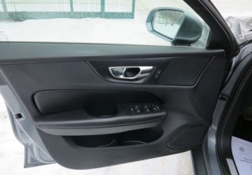 Volvo V60 I Kombi Facelifting 2.0 D3 DRIVE-E 150KM 2018 Volvo V60 Volvo V60 D3 Momentum 2.0 Diesel 150KM, zdjęcie 14