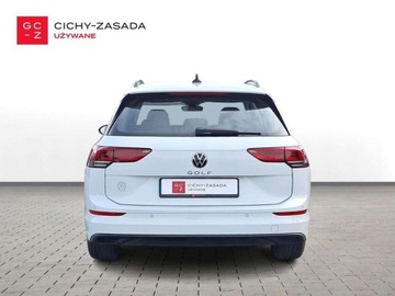 Volkswagen Golf VIII Variant 1.0 TSI 110KM 2023 Volkswagen Golf SalonPL 110KM Life Variant Pakiety Podgrzew.KierownicaFot, zdjęcie 5