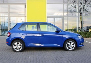 Skoda Fabia III Hatchback Facelifting 1.0 TSI 95KM 2020 Skoda Fabia 1.0 TSI 95KM M5 Ambition Czujniki parkowania SmartLink SalonPL, zdjęcie 4