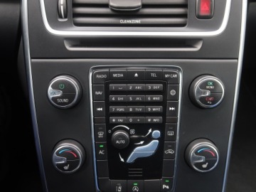 Volvo V60 I Kombi Facelifting 2.0 D4 DRIVE-E 190KM 2017 Volvo V60 D4 2.0, Salon Polska, Serwis ASO, zdjęcie 15