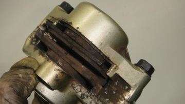 ТОРМОЗНОЙ СУППОРТ ПЕРЕДНИЙ ЛЕВ YAMAHA FZX750