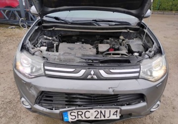 Mitsubishi Outlander III 2013 Mitsubishi Outlander 2013r, 2.0 Benzyna. 4x4. AUTOMAT Uszkodzony tyl i lek, zdjęcie 4