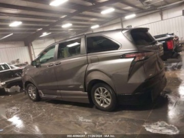 Toyota Sienna III 2023 Toyota Sienna 2023r., 4x4, 2.5L 2.5 Hybryda 189KM, zdjęcie 5