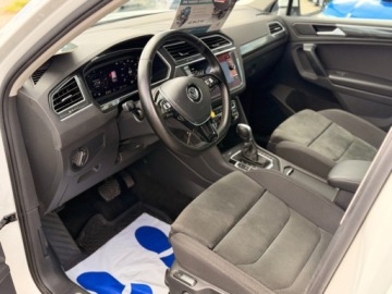 Volkswagen Tiguan II SUV 2.0 TDI 190KM 2019 Volkswagen Tiguan R-LINE 4motion DSG Masaze Bezwypadkowy 2.0 190KM, zdjęcie 15