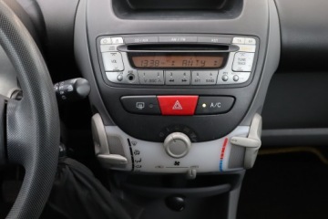 Peugeot 107 Hatchback 5d 1.0 12V 68KM 2006 Peugeot 107 1.0, Klima, zdjęcie 12