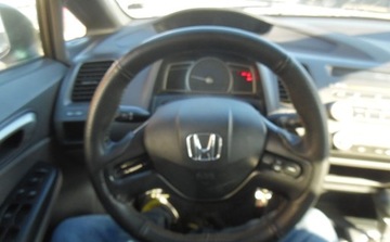 Honda Civic VIII Sedan 1.8 i-VTEC 140KM 2006 Honda Civic 2006r, 1.8 Benzyna, Delikatnie uszkodzony przod i tyl. Jezdzi., zdjęcie 10