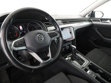 Volkswagen Passat B8 Variant 2.0 TDI BlueMotion SCR 150KM 2019 Volkswagen Passat lift LED navi klima auto, zdjęcie 13