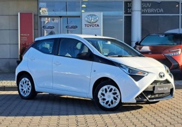 Toyota Aygo II Hatchback 3d Facelifting 1.0 VVT-i 72KM 2021 Toyota Aygo Toyota Aygo 1.0 VVT-i X-play Fv23 Kinto Leasing Benzyna