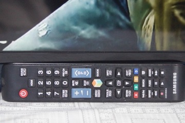 Samsung UE43NU7099 43-дюймовый 4K UHD LED-телевизор