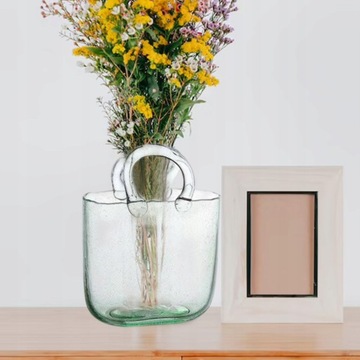 Центральная часть скандинавской стеклянной вазы для цветов