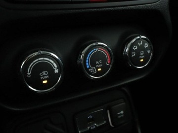 Jeep Renegade SUV 1.6 E-TorQ 110KM 2016 Jeep Renegade Longitude PDC tempomat Bluetooth, zdjęcie 24