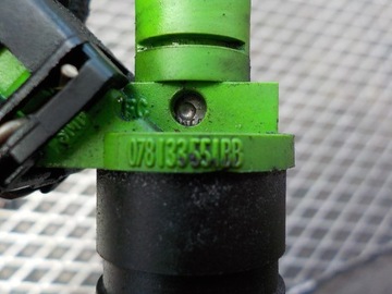 AUDI A6 C5 2.4 V6 B VSTŘIKOVACÍ TRYSKA 078133551BB