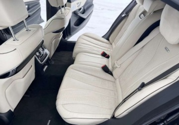 Mercedes Klasa S W222 Limuzyna wersja długa AMG S 63 AMG 585KM 2017 Mercedes-Benz Klasa S 4x4 S63 AMG 5.5 Benz 585 KM 2017r Bezwypadkowy Wa, zdjęcie 8