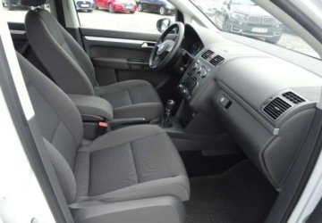 Volkswagen Touran II 1.2 105KM 2014 Volkswagen Touran Volkswagen Touran 1.2 TSI BlueMot CityLine 1.2 Benzyna, zdjęcie 19