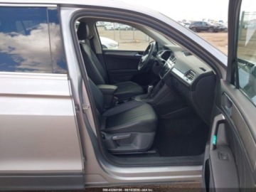 Volkswagen Tiguan II 2022 Volkswagen Tiguan 2.0T SE 2022 2.0 Benzyna 184KM, zdjęcie 9
