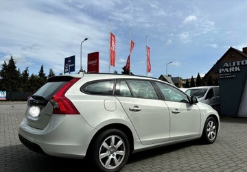 Volvo V60 I Kombi 1.6 DRIVe 115KM 2011 Volvo V60 Volvo V60 I D2 Momentum, zdjęcie 8